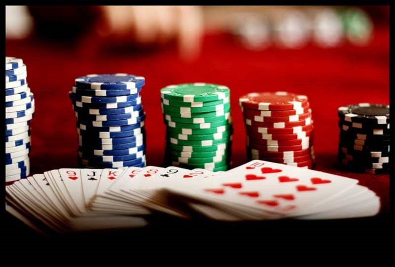 Chi tiết các bước chơi game bài poker cực dễ hiểu